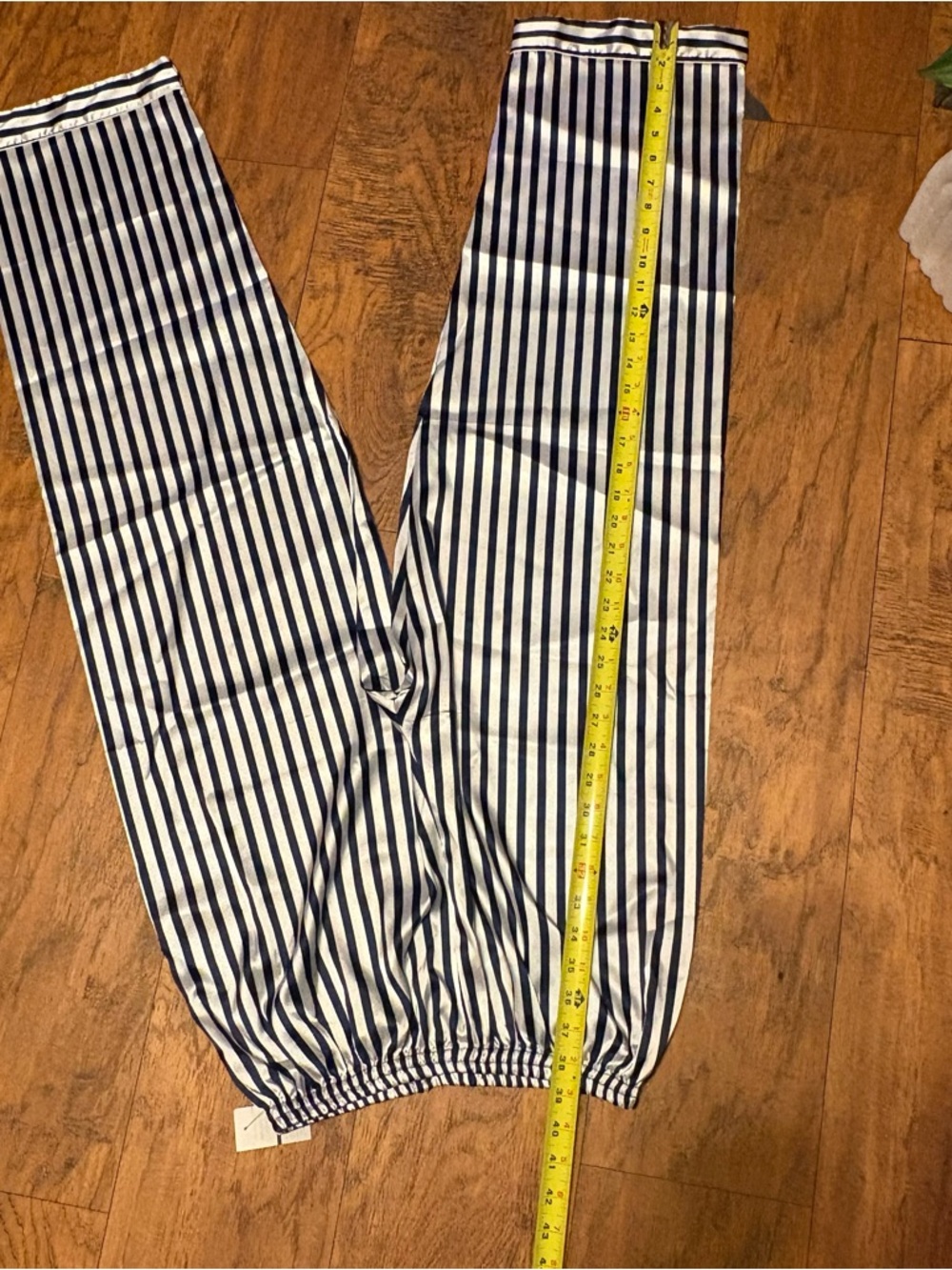 Striped blue/white satin like matching pajamas long sleeve button up & pants m - Picture 4 of 12